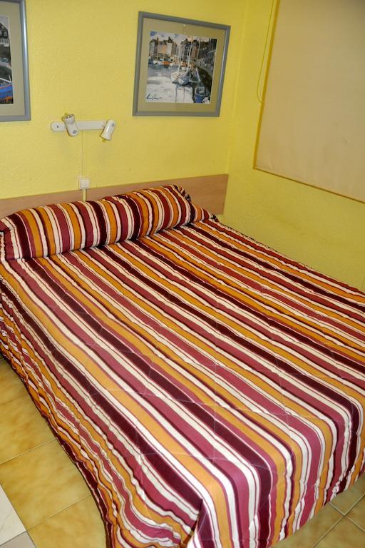 Hostal El Jardin Benidorm Room photo